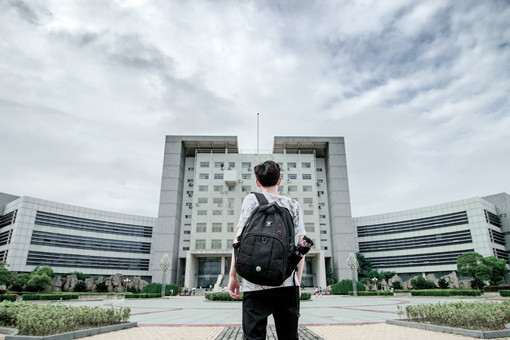 国家助学贷款申请额度上调-摄图网
