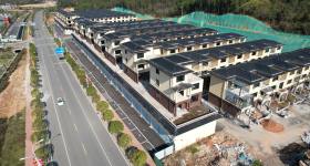 德兴市银城街道彩虹桥居民委员会旭日花苑16号楼1号空中别墅及1-3号商铺490.69㎡使用权转让
