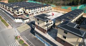 德兴市银城街道彩虹桥居民委员会 旭日花苑16号楼7号空中别墅及29-33号商铺536.53㎡使用权转让