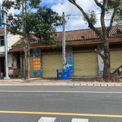 海南省直辖县白沙黎族自治县白沙县七坊镇光雅东街粮食管理所临街商铺及仓库（面积515.95㎡）出租