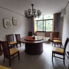德兴市银城街道凤仪门社区居民委员会凤仪门社区473.55㎡综合楼二楼出租