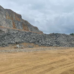 海南省直辖县屯昌县中建农场大月岭矿区东矿段建筑用花岗岩矿10万吨花岗岩矿毛石转让